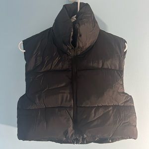 Size small Black puffer vest